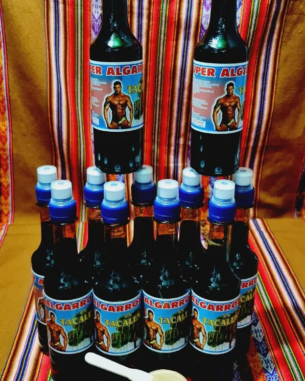 Botellas de algarrobina Tacalé